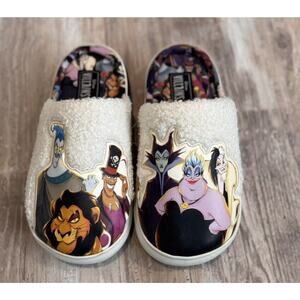 Disney Villains Ground Up Women’s White Comfort Graphic Slippers Size 7/8